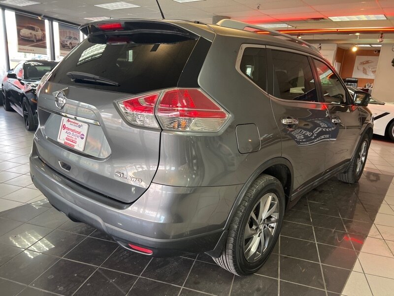Vehicle image 4 of 44