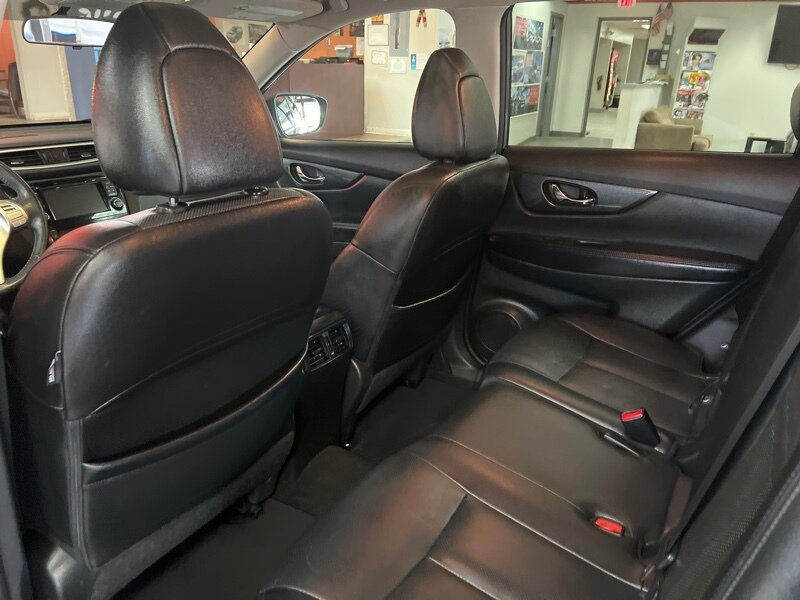 Vehicle image 27 of 44
