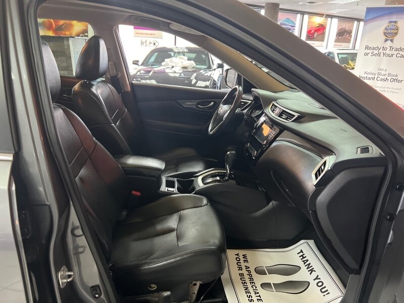 Vehicle image 34 of 44