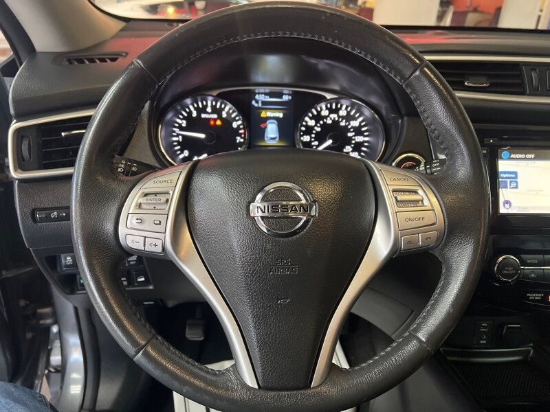 Vehicle image 17 of 44