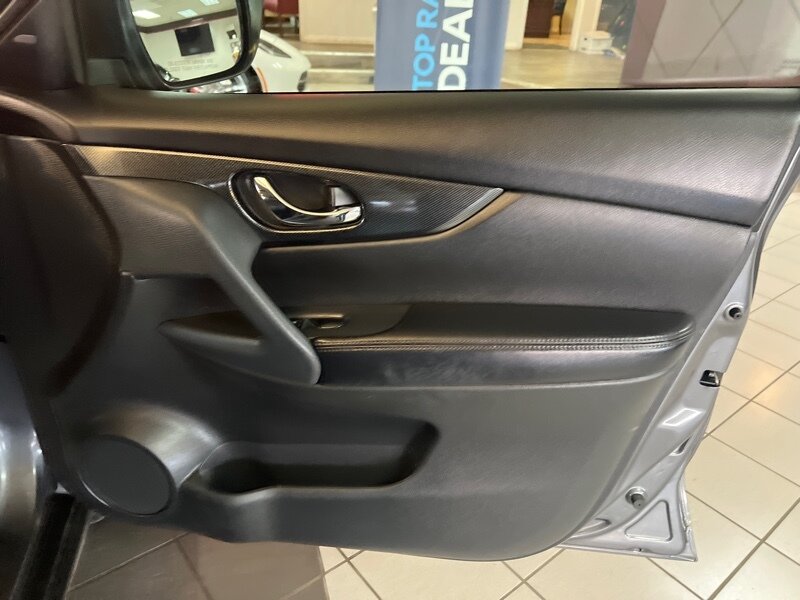 Vehicle image 36 of 44