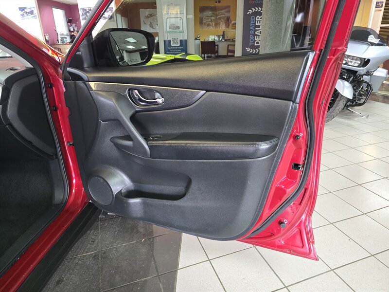 Vehicle image 13 of 44