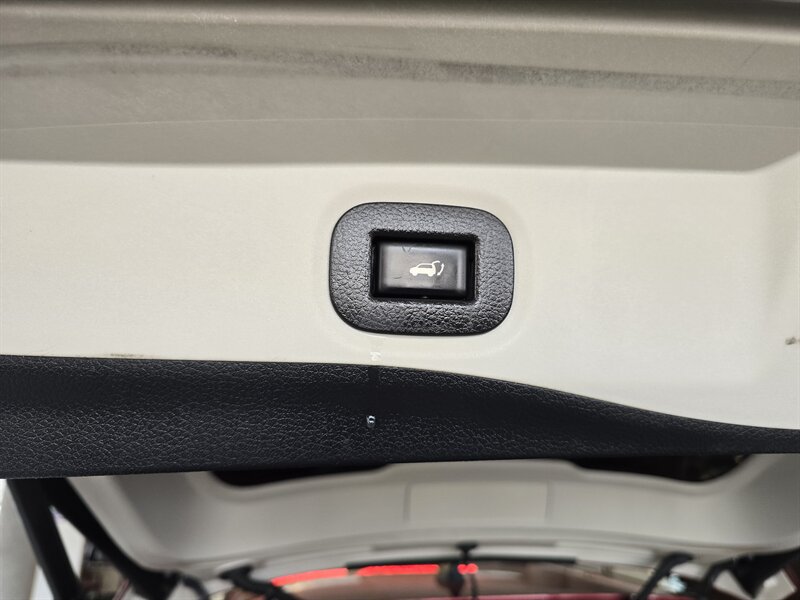 Vehicle image 41 of 44
