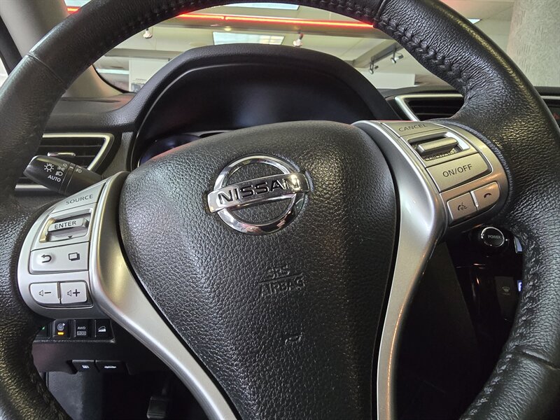 Vehicle image 26 of 44