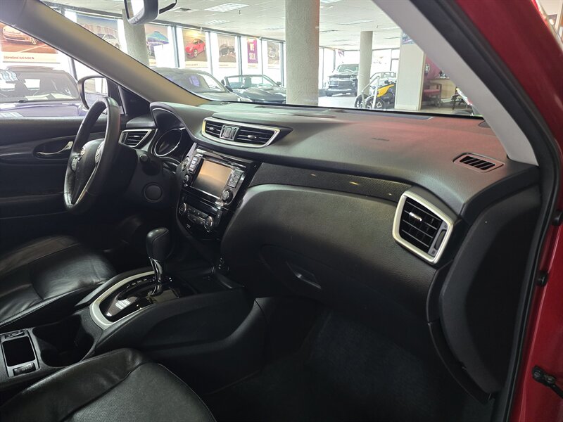 Vehicle image 12 of 44