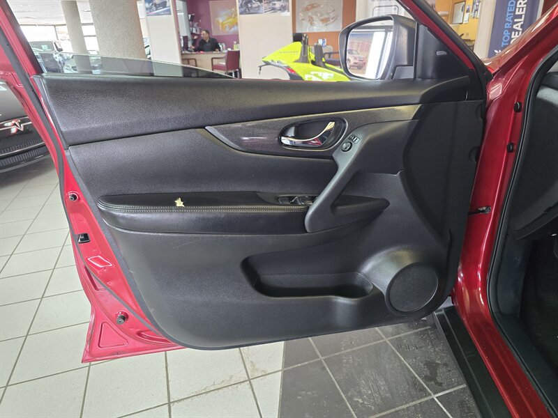Vehicle image 10 of 44