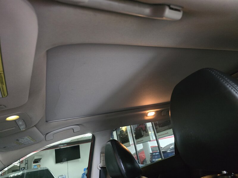 Vehicle image 33 of 44