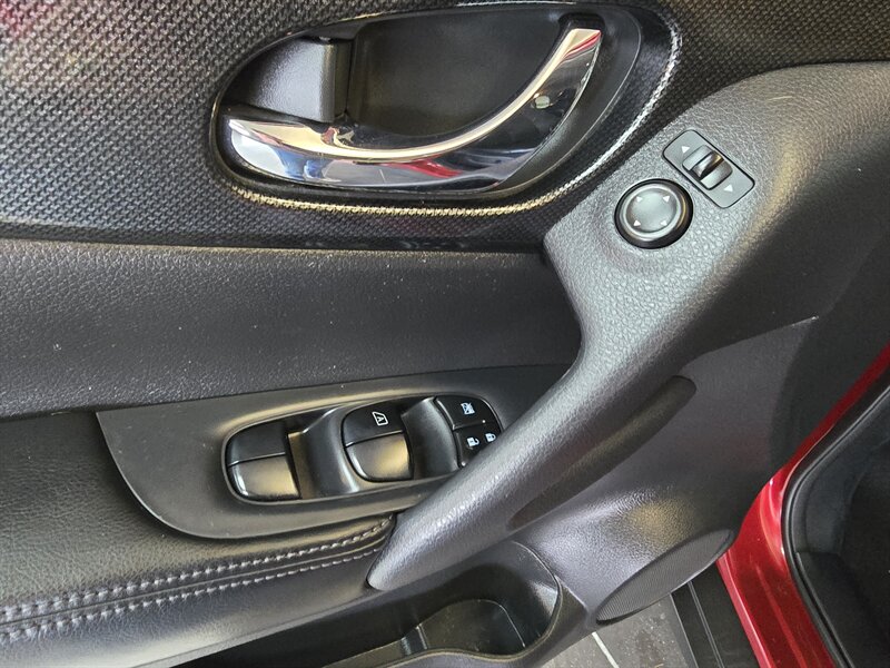 Vehicle image 17 of 44
