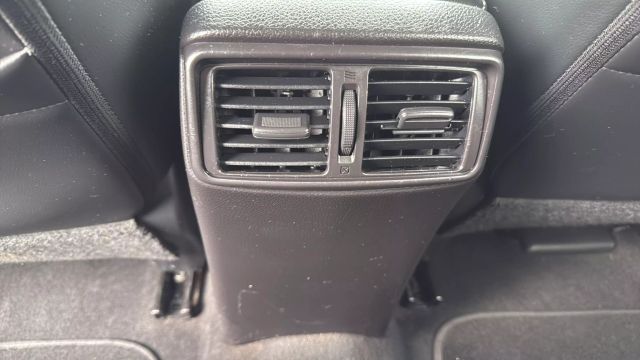 Vehicle image 29 of 32