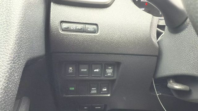 Vehicle image 15 of 32