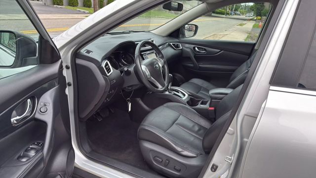 Vehicle image 23 of 32