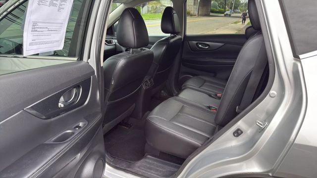 Vehicle image 28 of 32