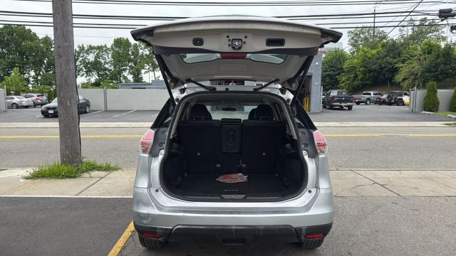 Vehicle image 27 of 32