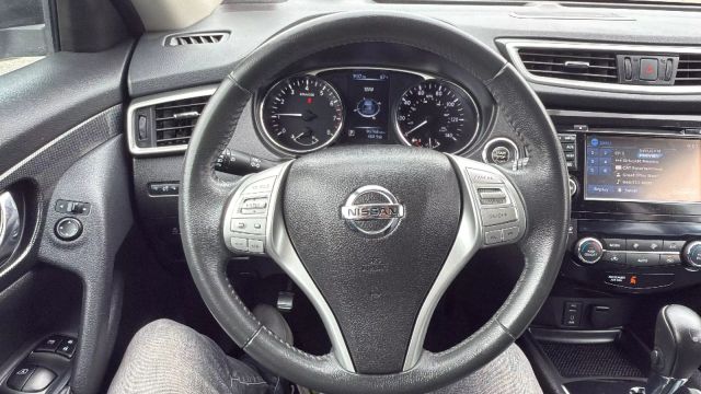 Vehicle image 10 of 32