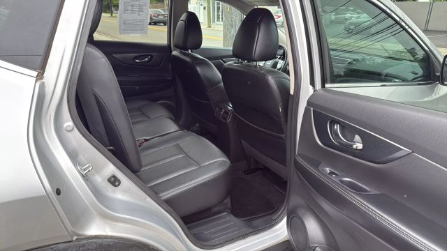 Vehicle image 26 of 32