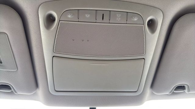 Vehicle image 21 of 32