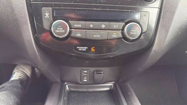 Vehicle image 19 of 32