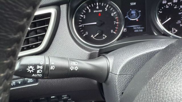 Vehicle image 14 of 32