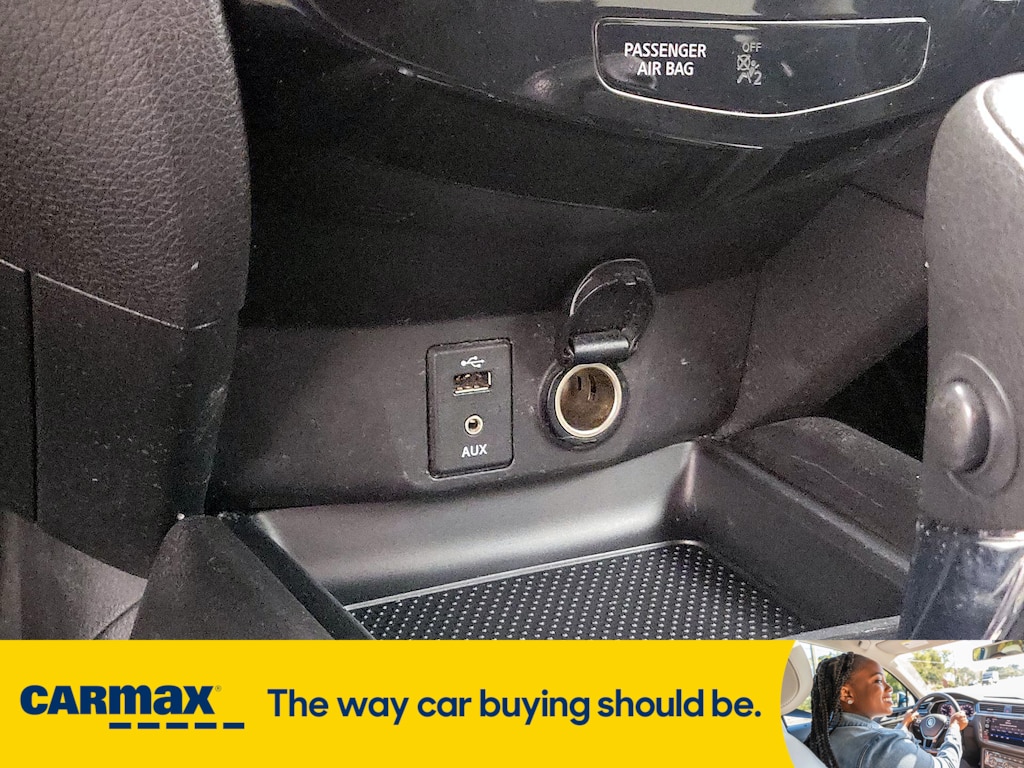 Vehicle image 23 of 29