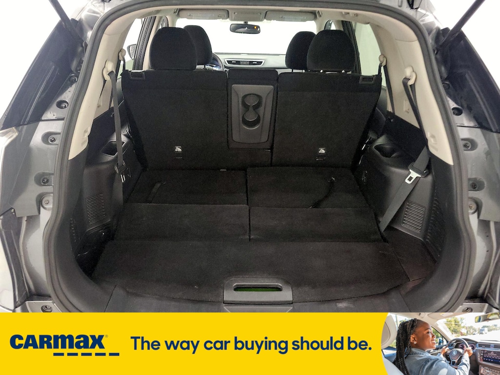 Vehicle image 27 of 29