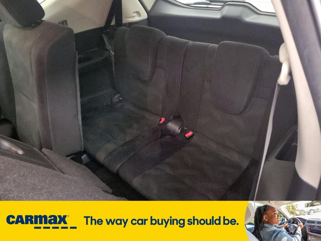 Vehicle image 25 of 29