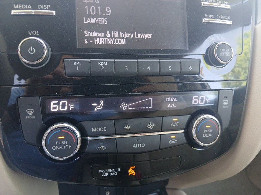 Vehicle image 23 of 29