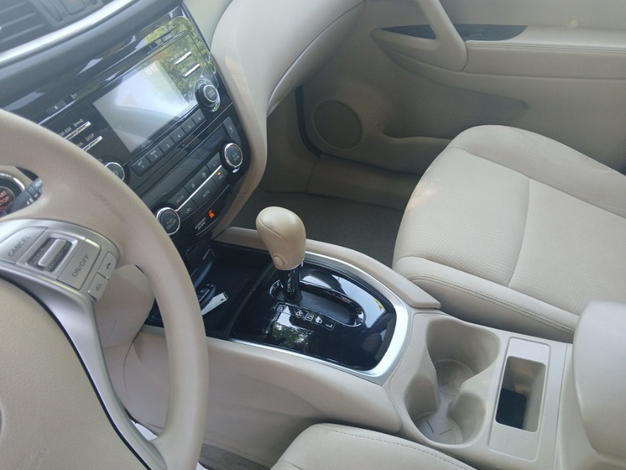 Vehicle image 25 of 29