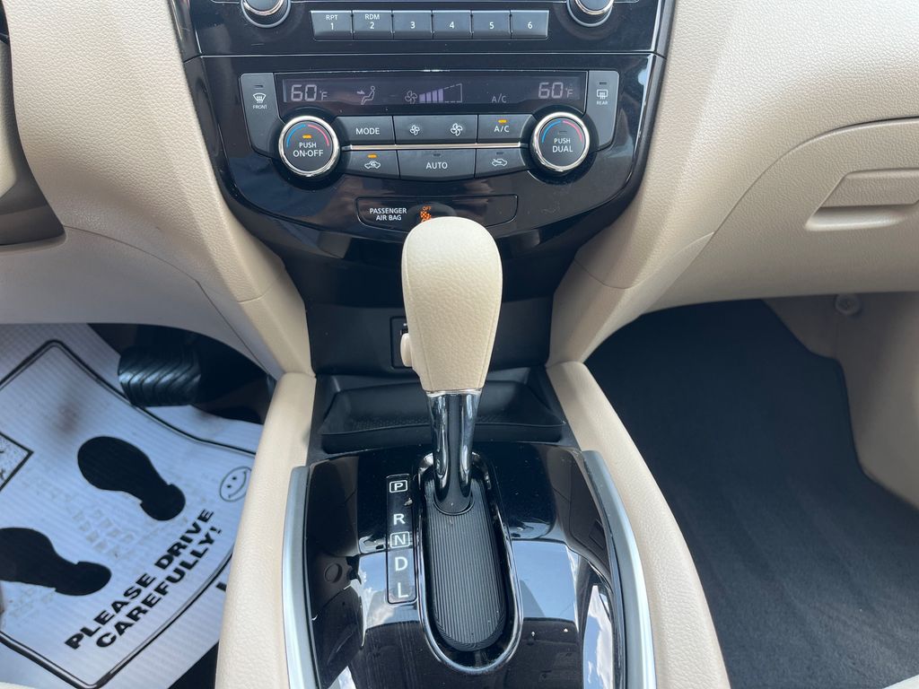 Vehicle image 23 of 31