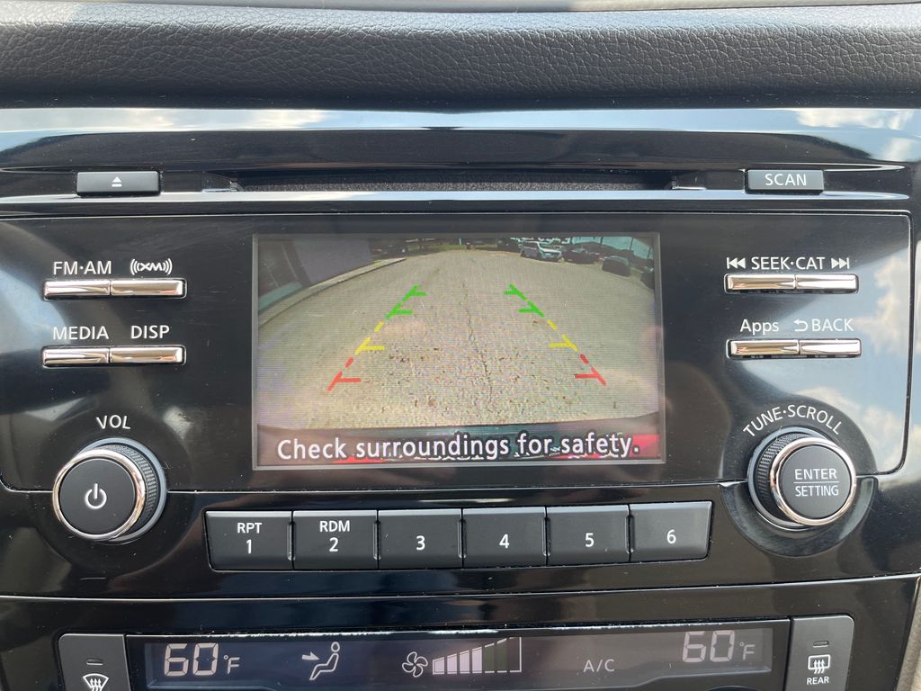 Vehicle image 20 of 31