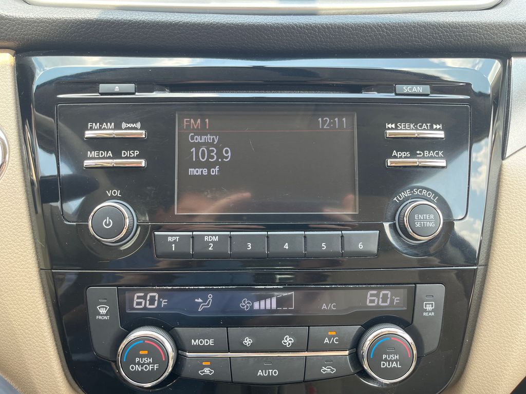 Vehicle image 21 of 31