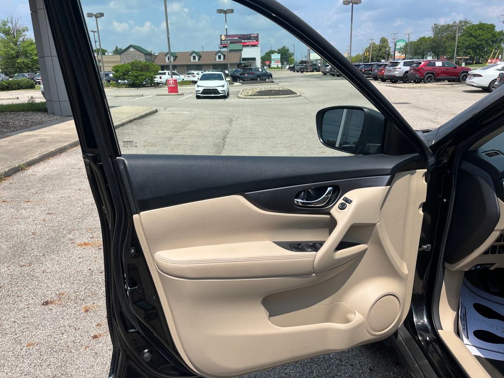 Vehicle image 17 of 31