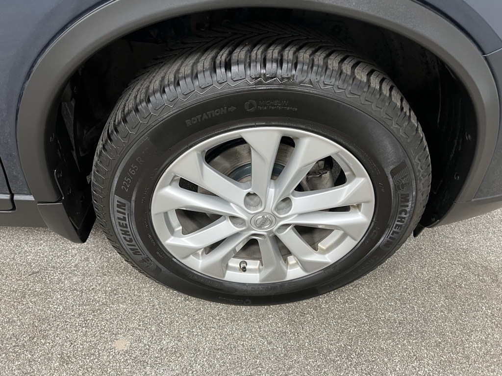 Vehicle image 21 of 74