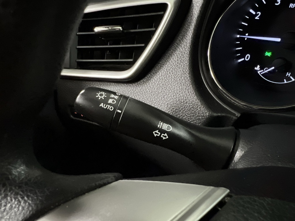 Vehicle image 71 of 74
