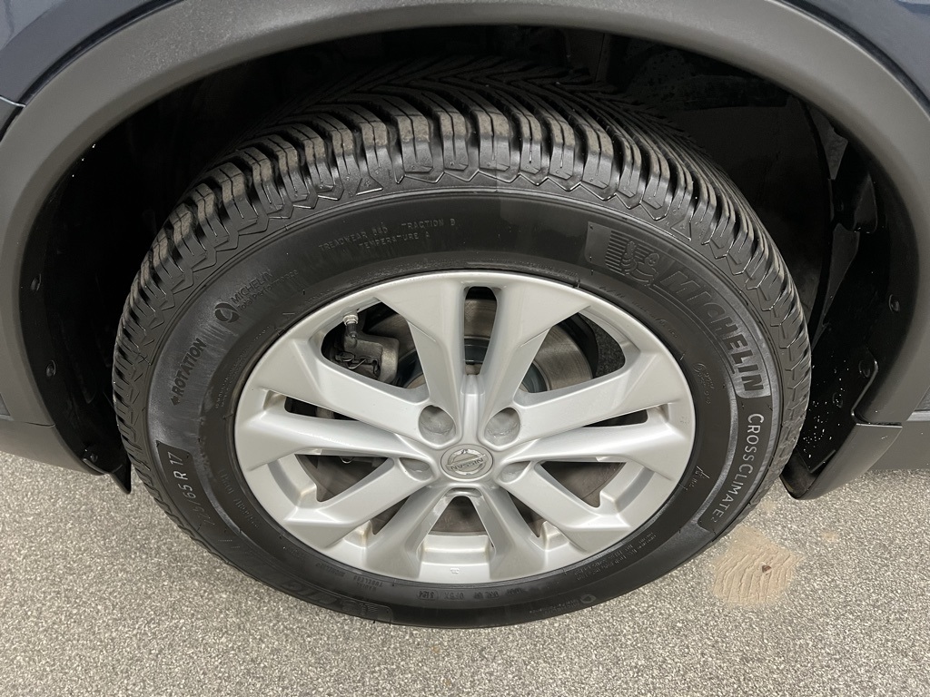 Vehicle image 18 of 74