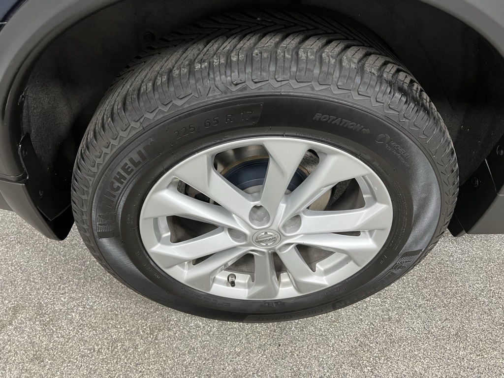 Vehicle image 20 of 74