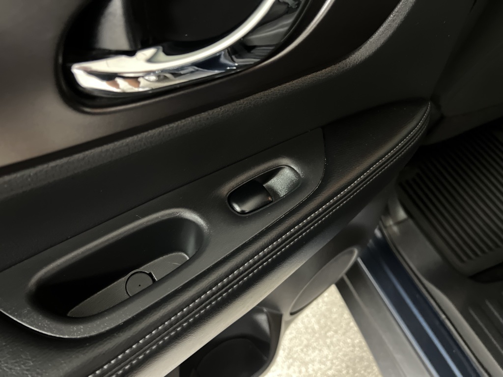 Vehicle image 72 of 74