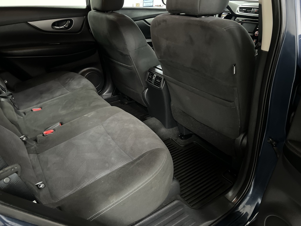 Vehicle image 32 of 74