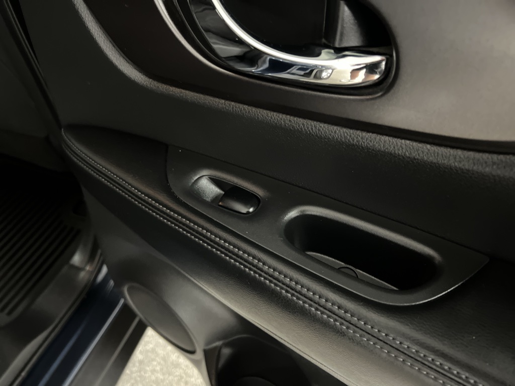Vehicle image 70 of 74