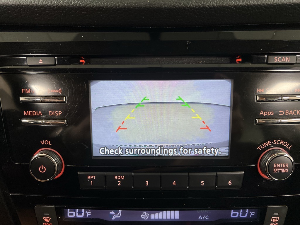 Vehicle image 40 of 74
