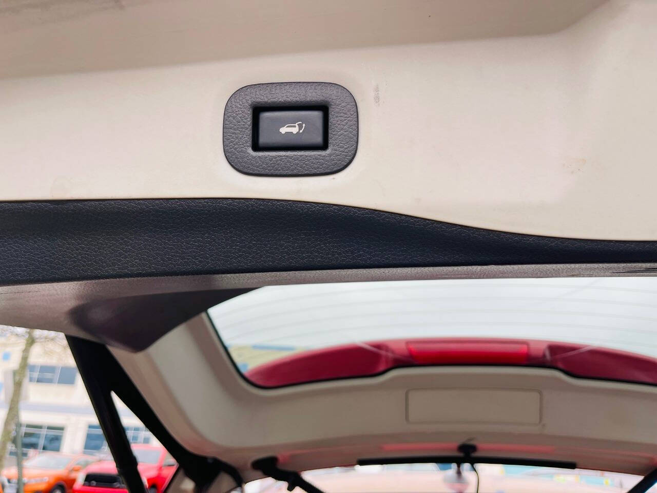 Vehicle image 23 of 43