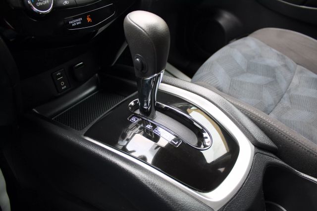 Vehicle image 9 of 28