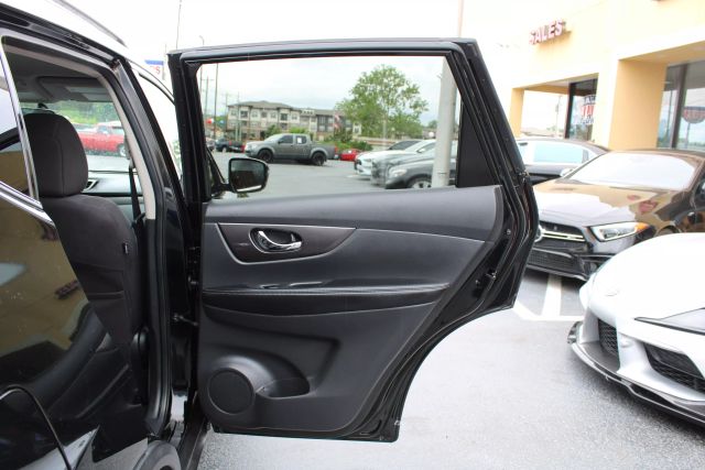 Vehicle image 17 of 28