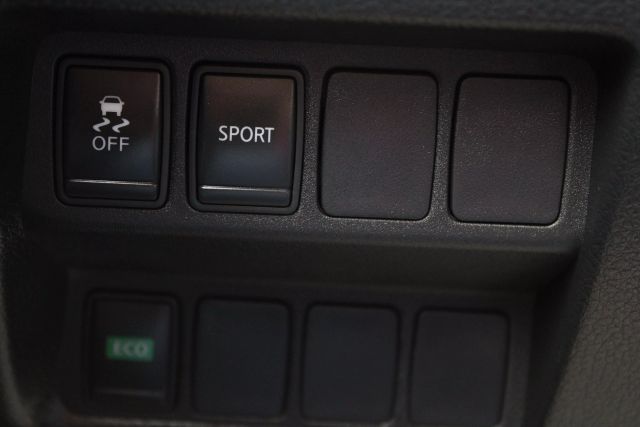 Vehicle image 13 of 28