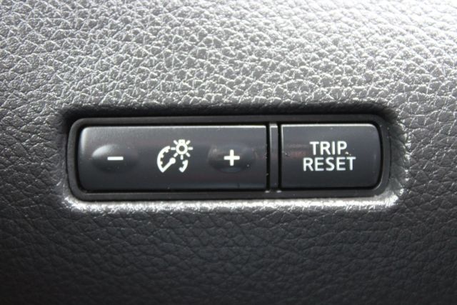 Vehicle image 12 of 28