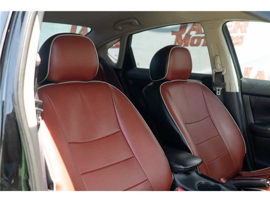Vehicle image 25 of 40