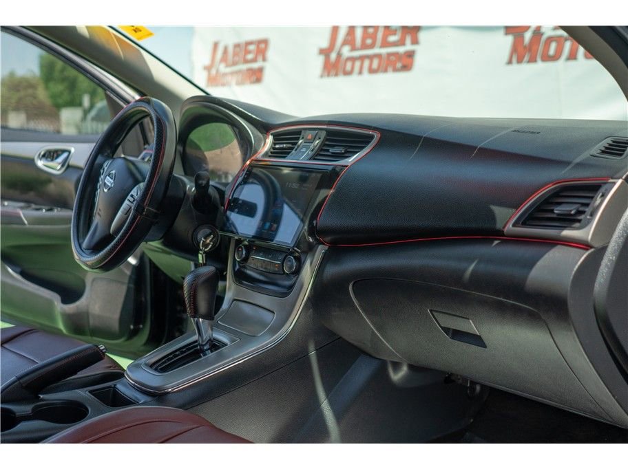 Vehicle image 14 of 40