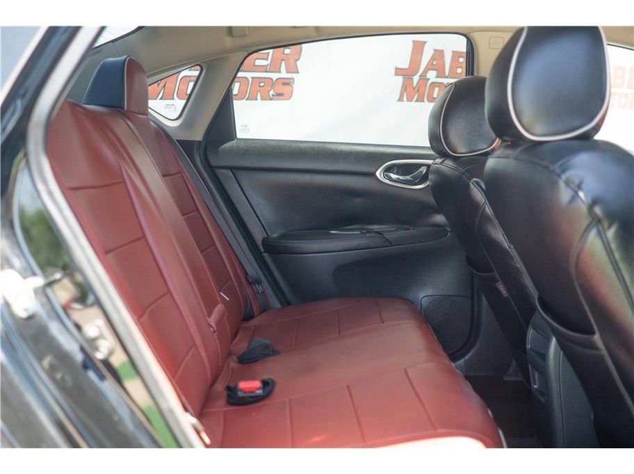 Vehicle image 27 of 40
