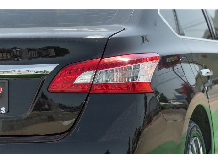 Vehicle image 21 of 40