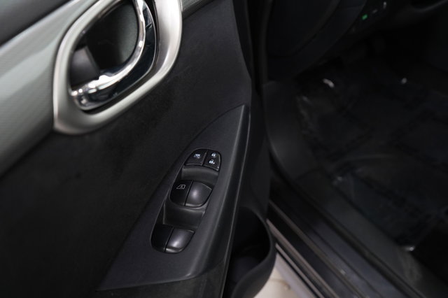 Vehicle image 18 of 26