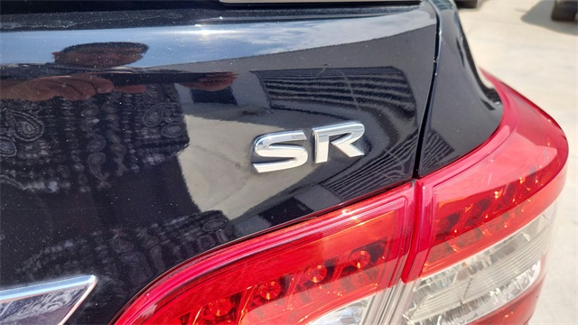 Vehicle image 21 of 32